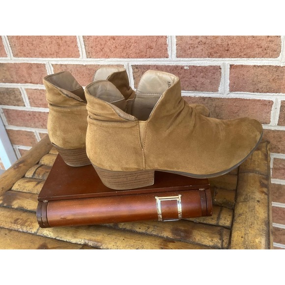 2 Pair Women's Ankle Boots Booties Suede 10 Taupe Tan - Picture 6 of 11